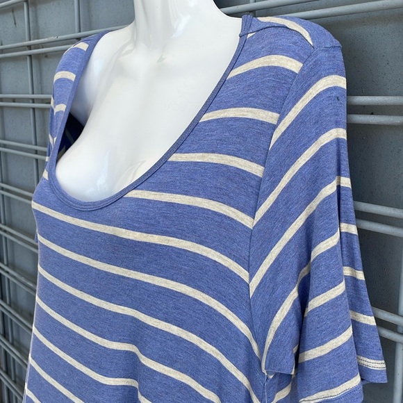 LulaRoe Contrasting Striped Perfect T High Low Top - Picture 3 of 11